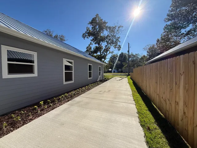 a view of a yard with a tree