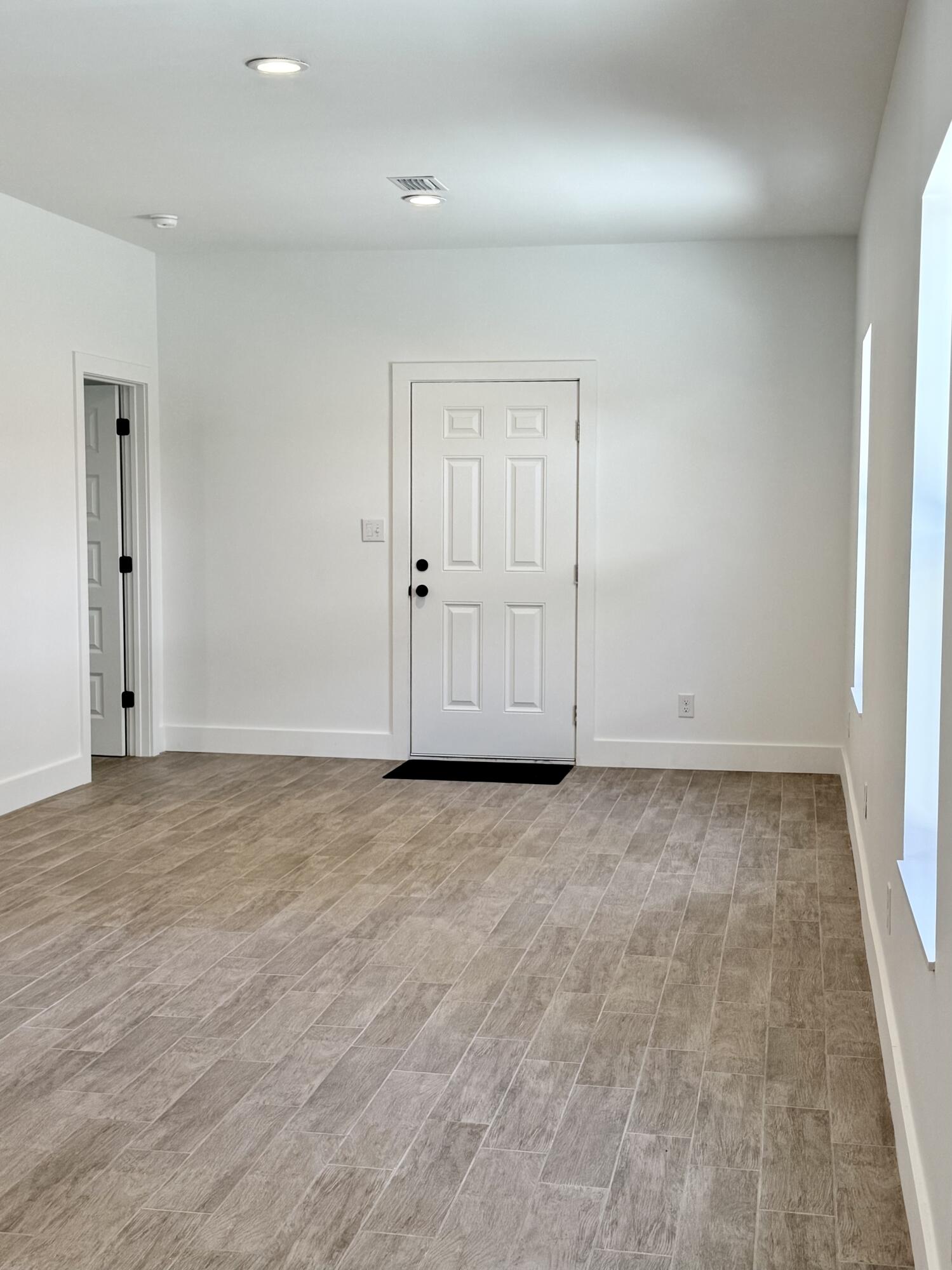 874 West Orange Avenue DeFuniak Springs, FL 32435 - Photo 8 of 32 front door entrance