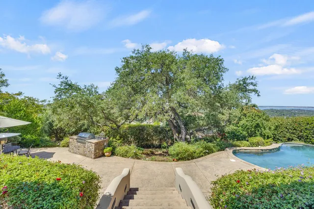 a view of a back yard of the house