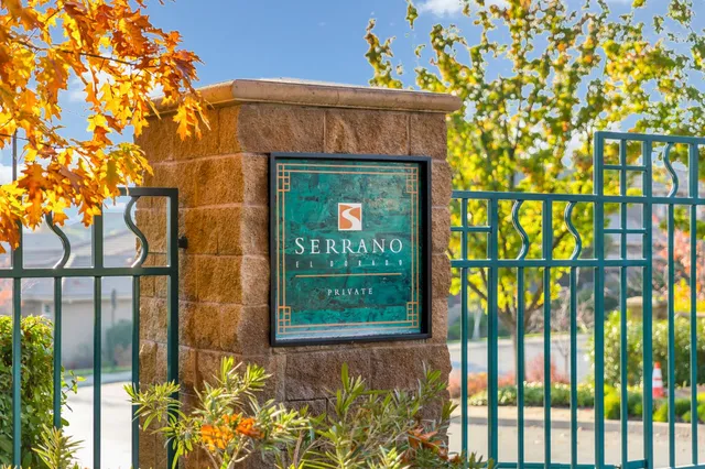a view of entryway with a front door