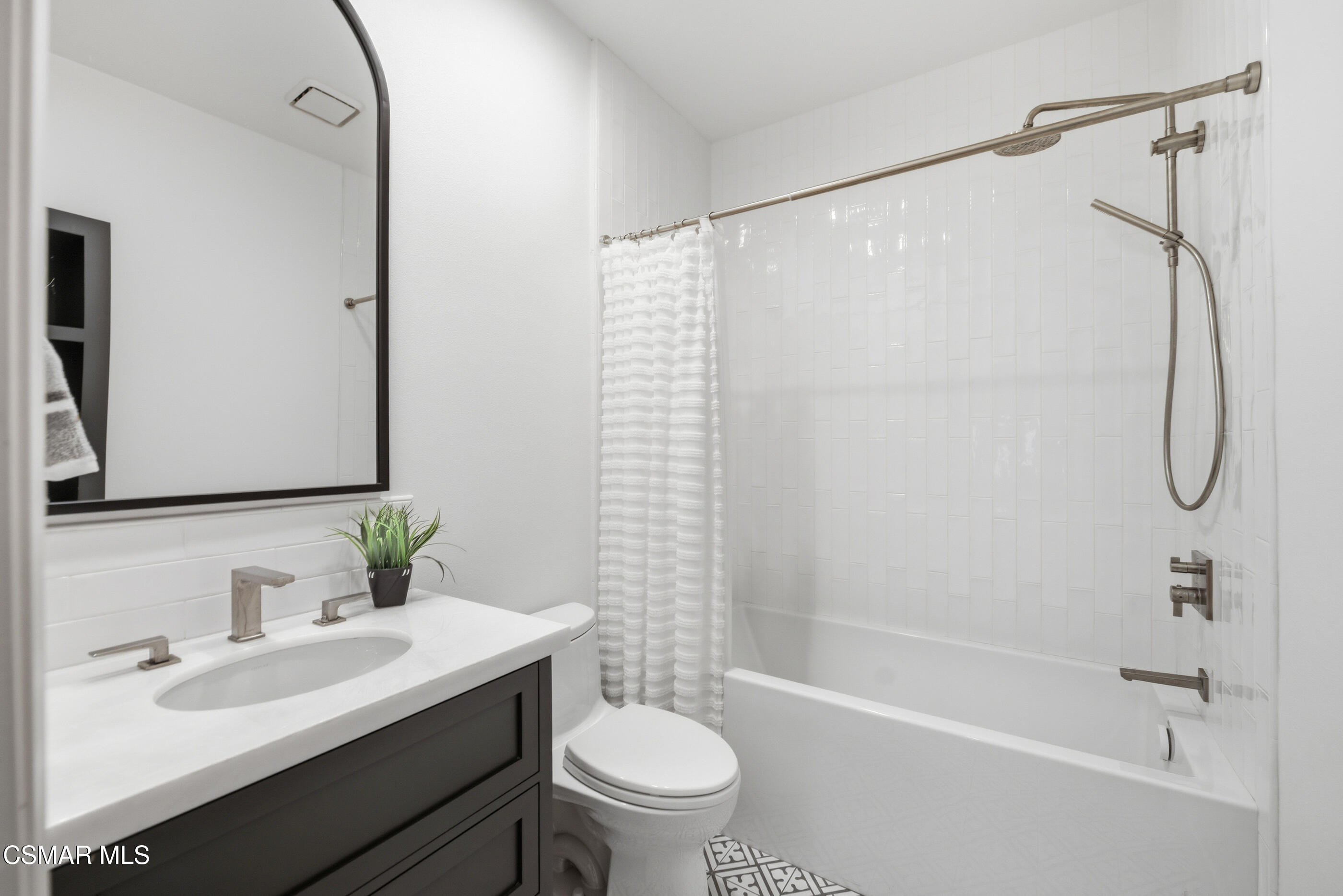 2810 Rikkard Drive Thousand Oaks, CA 91362 - Photo 19 of 38 a bathroom with a sink toilet and shower