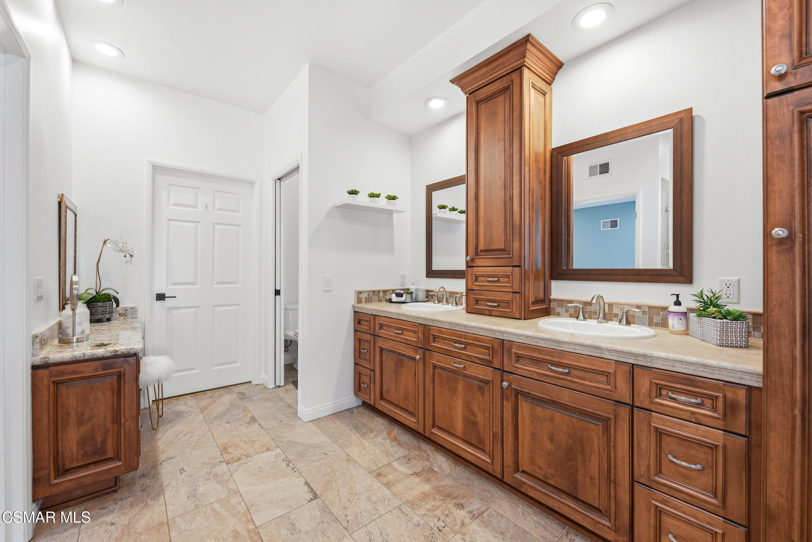 2810 Rikkard Drive Thousand Oaks, CA 91362 - Photo 29 of 38 a spacious bathroom with a double vanity sink and a mirror