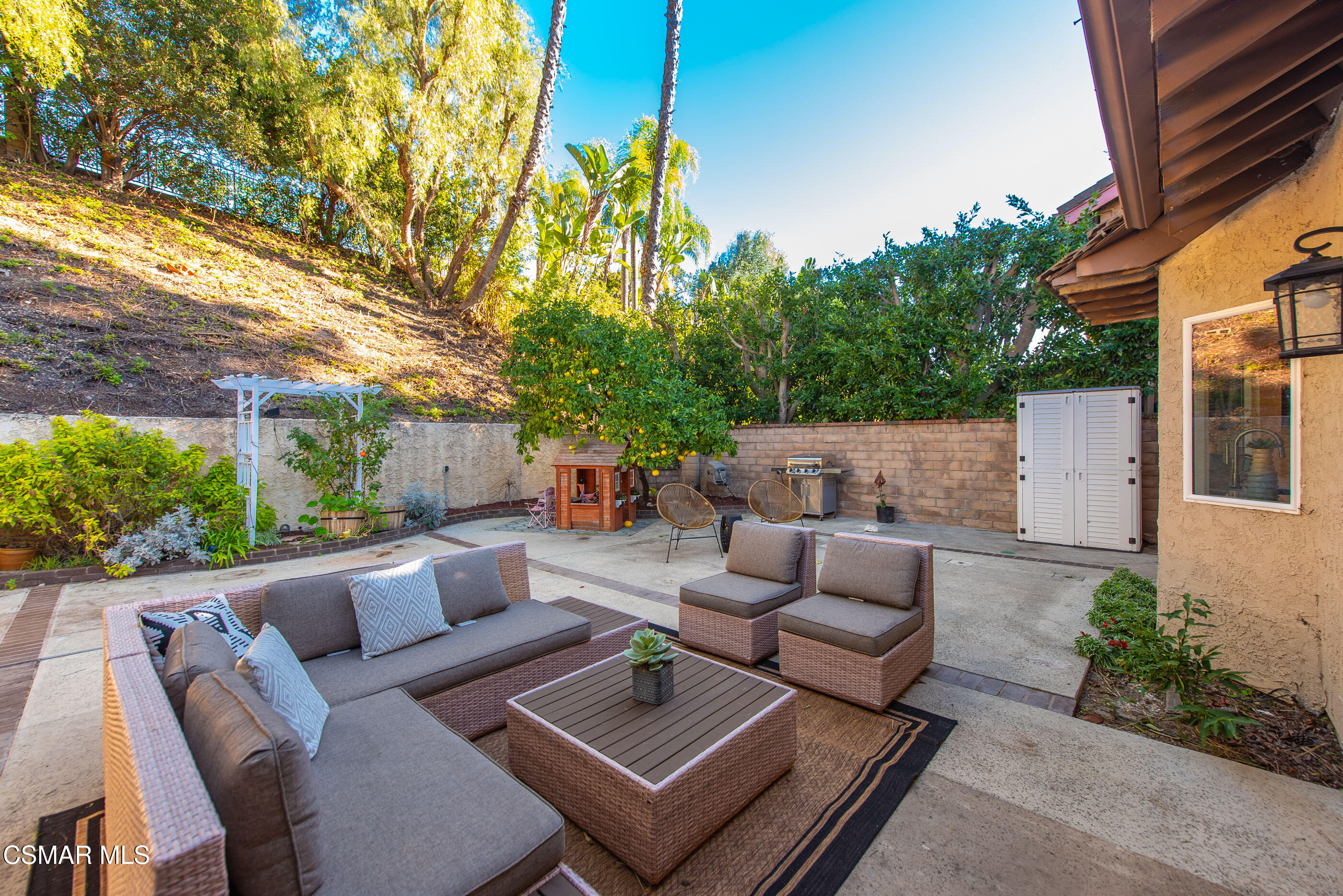 2810 Rikkard Drive Thousand Oaks, CA 91362 - Photo 30 of 38 a outdoor living space with furniture