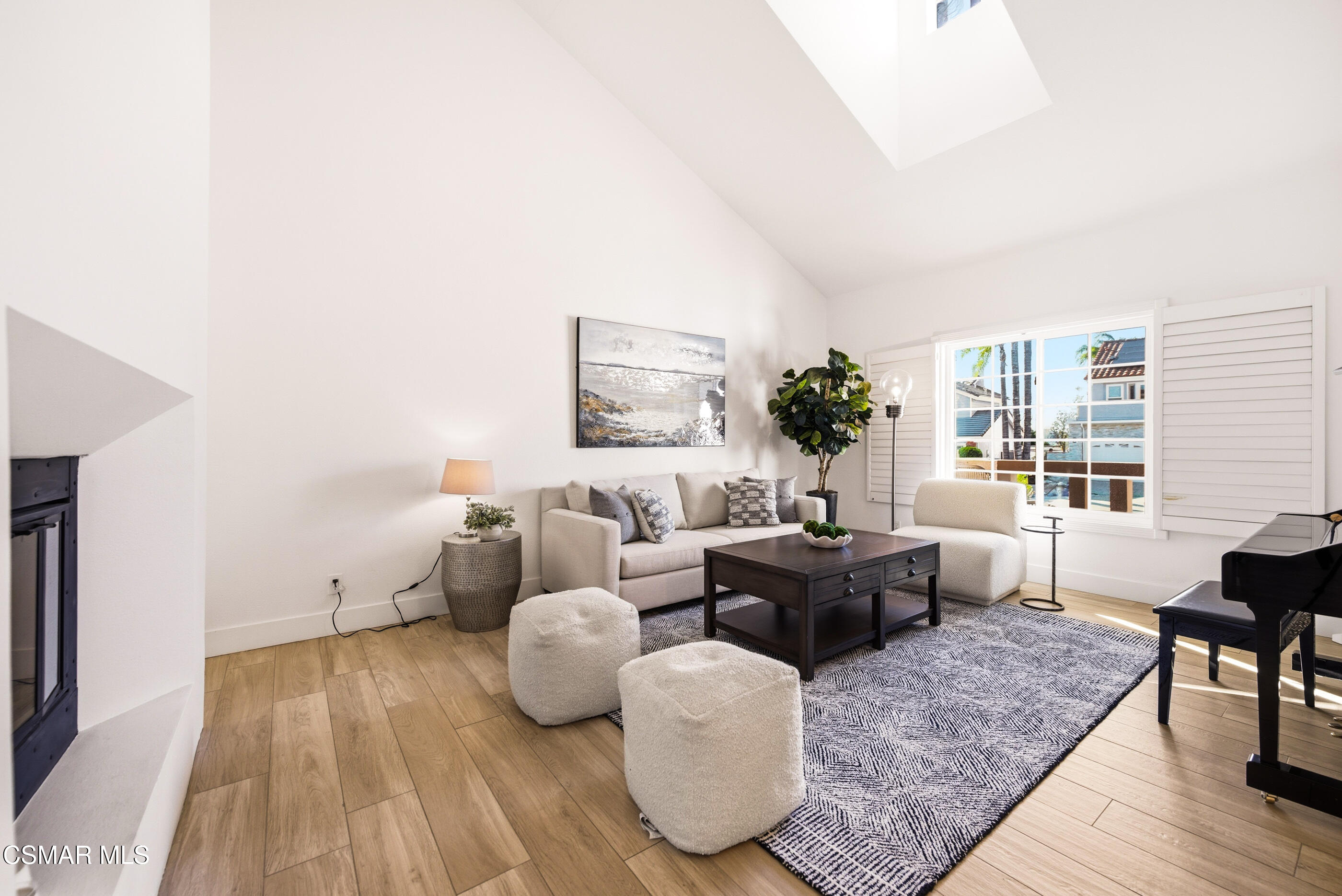 2810 Rikkard Drive Thousand Oaks, CA 91362 - Photo 6 of 38 a living room with furniture and wooden floor
