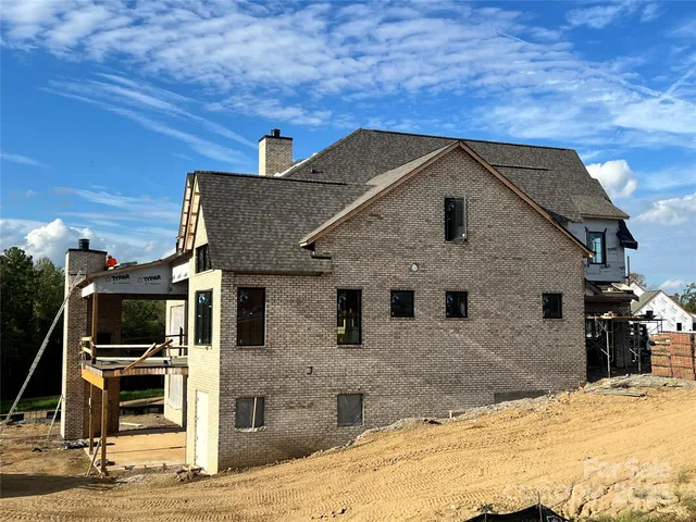 a house view with a outdoor space