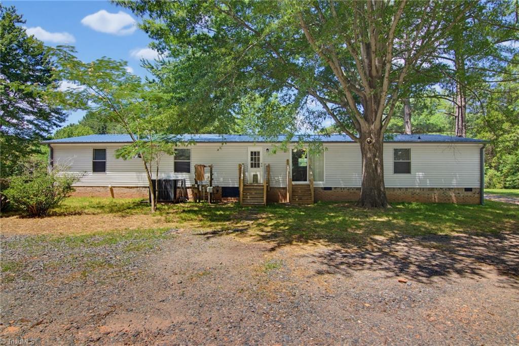 1041 Whitts Road Madison, NC 27025 - Photo 4 of 39