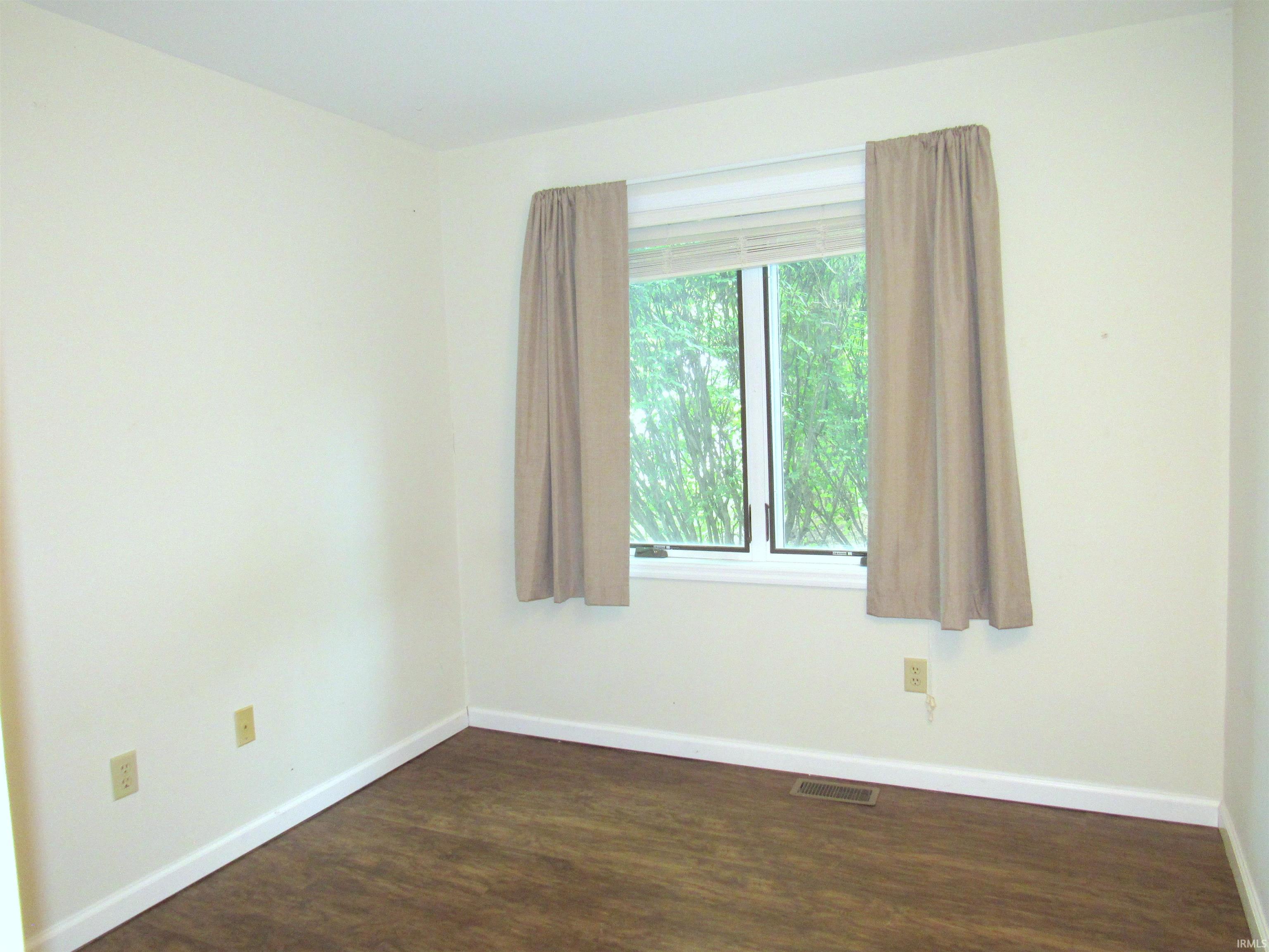 1362 South College Mall Road, Unit I1 Bloomington, IN 47401 - Photo 11 of 18
