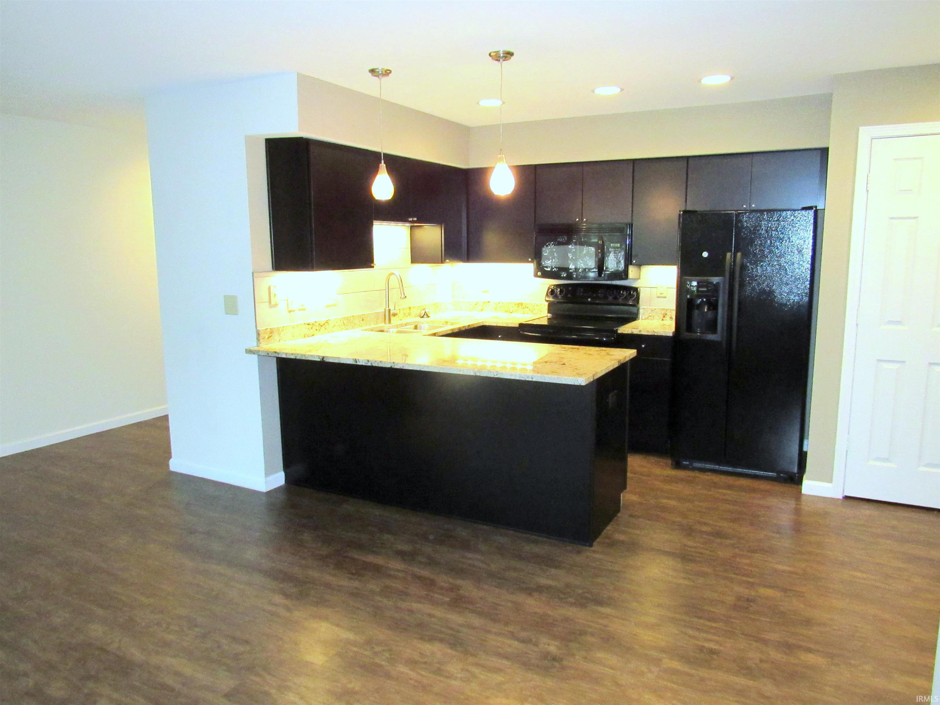 1362 South College Mall Road, Unit I1 Bloomington, IN 47401 - Photo 2 of 18