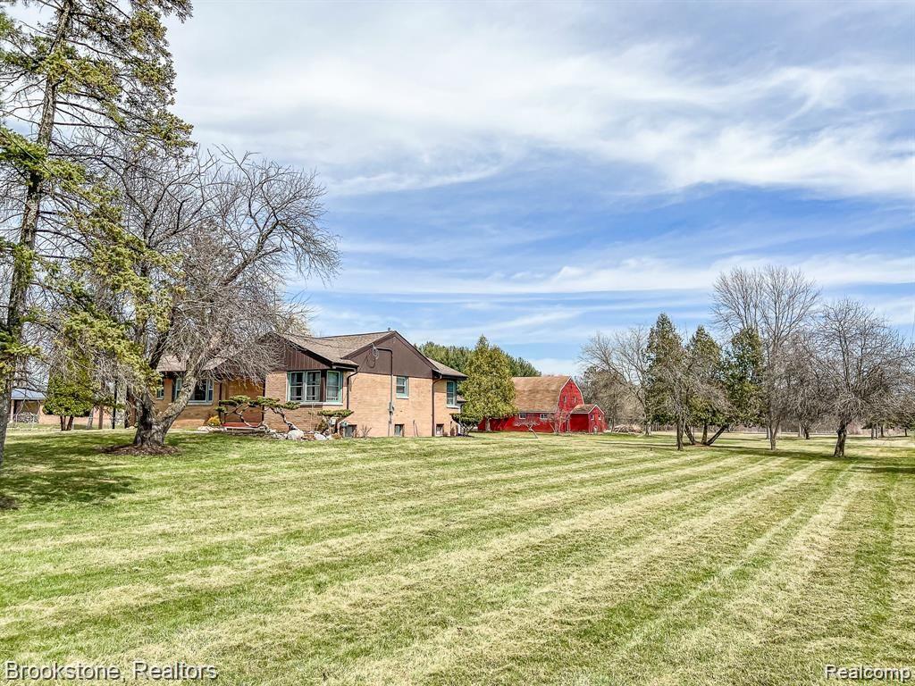 8335 Fenton Road Grand Blanc, MI 48439 - Photo 4 of 53 HardyMediaCompany-6375.jpg