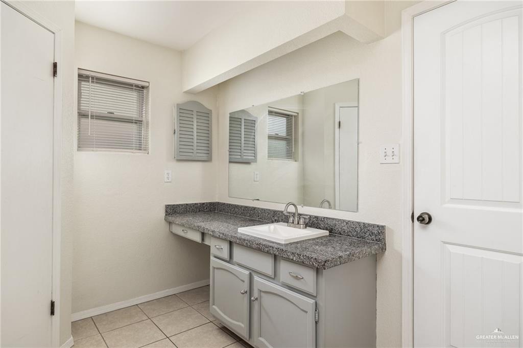 1601 Robin Avenue McAllen, TX 78504 - Photo 8 of 12