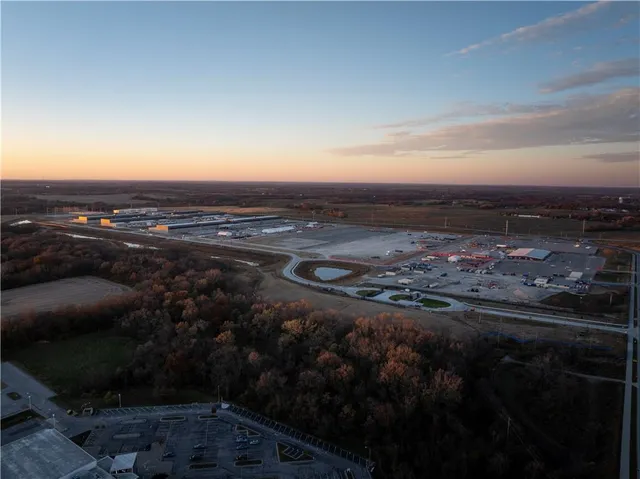 $4,950,000 | 0 North 169th Highway, Smithville, MO 64089