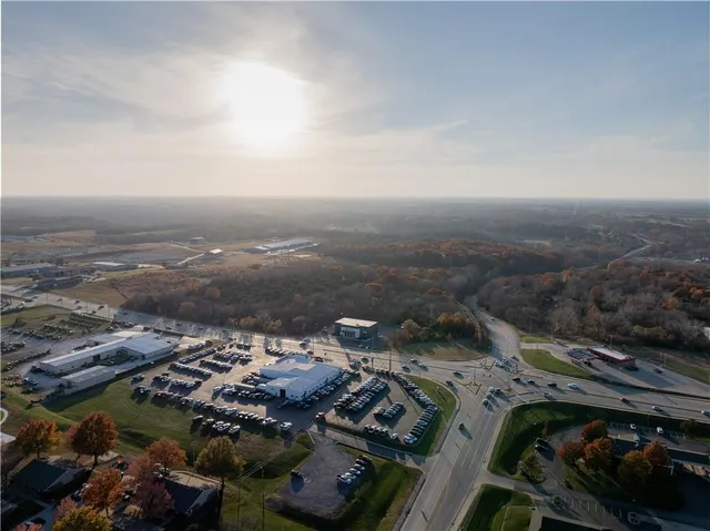 $4,950,000 | 0 North 169th Highway, Smithville, MO 64089