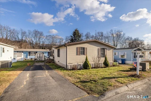 $180,000 | 10 Woodland Park, Shelton, CT 06484