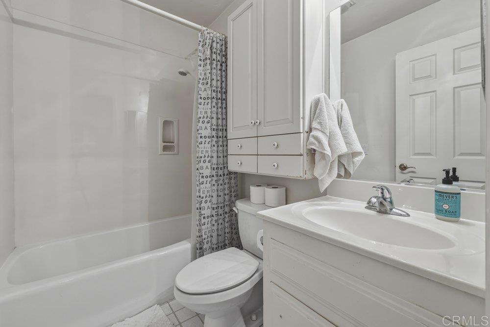 2073 Willow Glen Road Fallbrook, CA 92028 - Photo 12 of 34 Bathroom