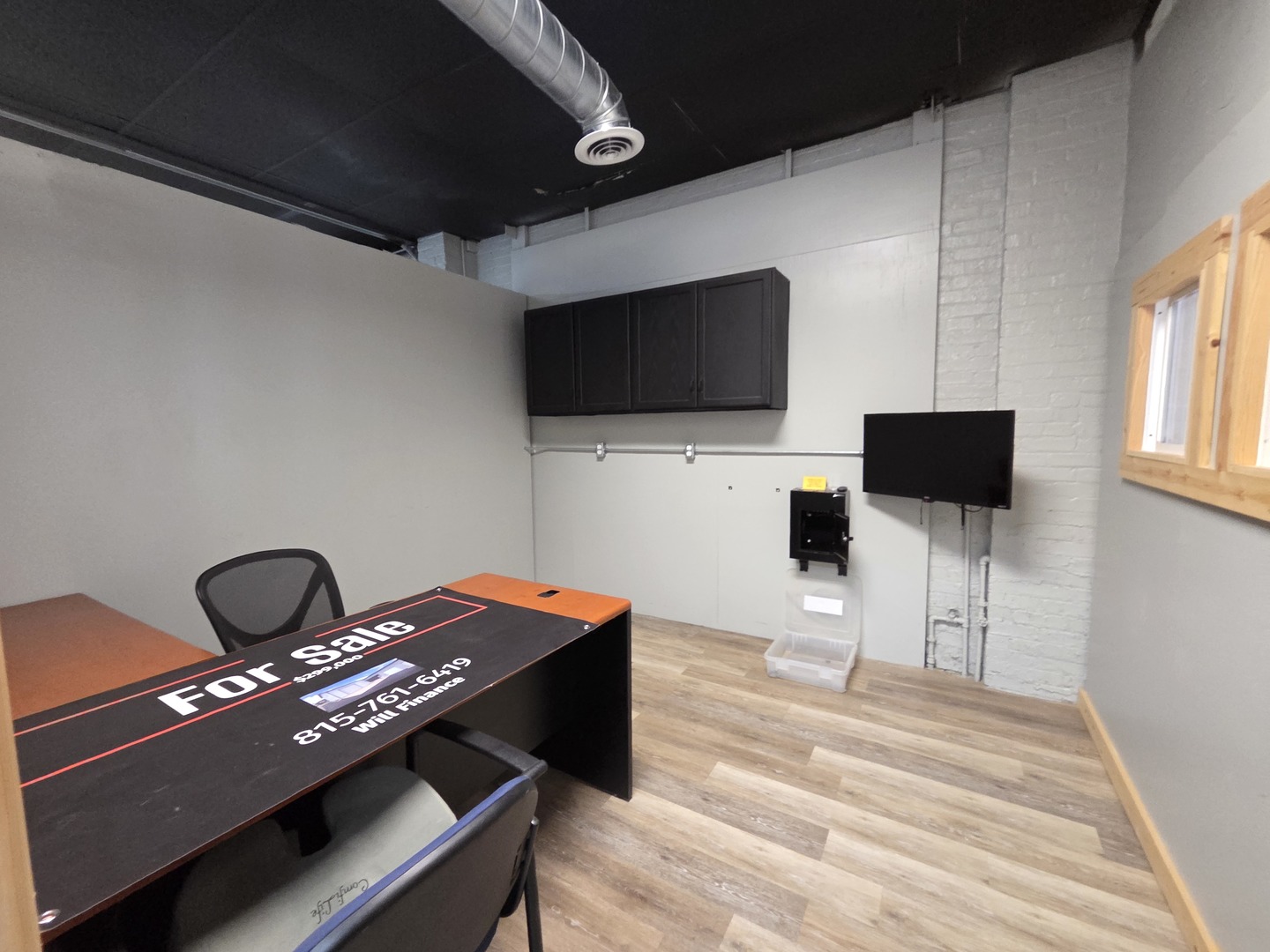 519 Lincoln Avenue Rochelle, IL 61068 - Photo 11 of 20 a living room with furniture and a flat screen tv