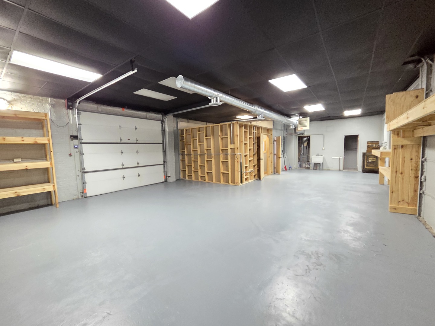 519 Lincoln Avenue Rochelle, IL 61068 - Photo 14 of 20 a view of an empty room with a ceiling fan