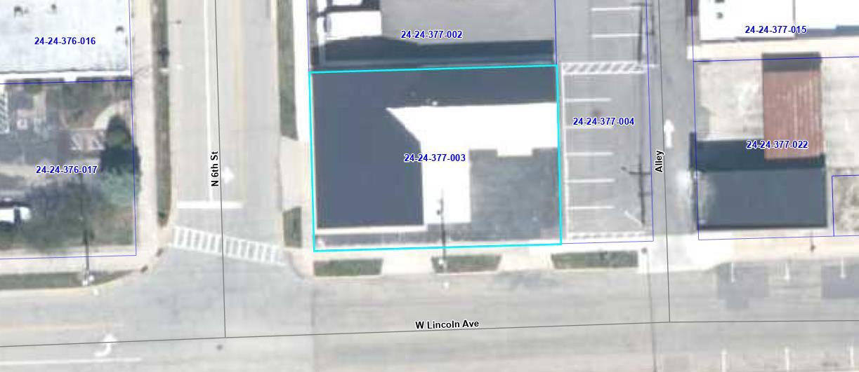 519 Lincoln Avenue Rochelle, IL 61068 - Photo 20 of 20 a bathroom with a glass shower door