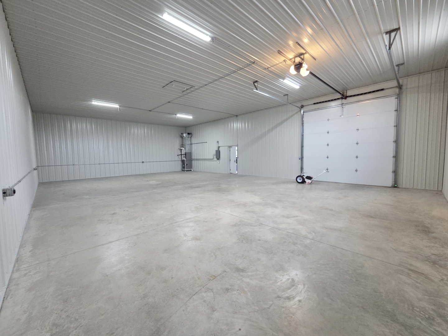519 Lincoln Avenue Rochelle, IL 61068 - Photo 2 of 20 a view of an empty room