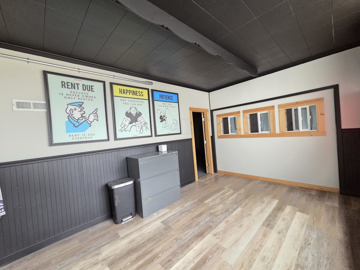 519 Lincoln Avenue Rochelle, IL 61068 - Photo 6 of 20 a view of a livingroom with wooden floor and a window