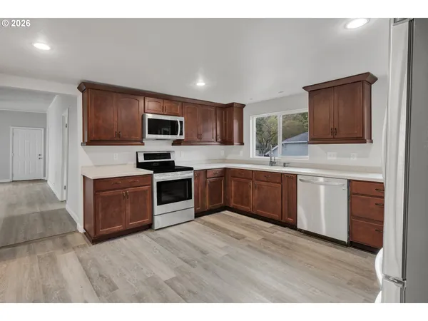 $349,900 | 148 Southeast Houck Avenue, Roseburg, OR 97470