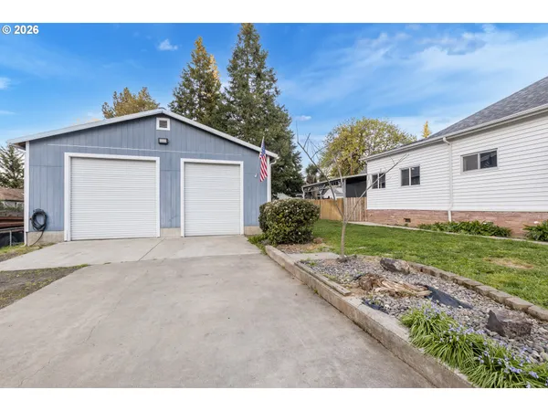 $349,900 | 148 Southeast Houck Avenue, Roseburg, OR 97470