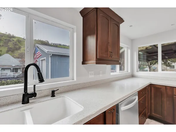 $349,900 | 148 Southeast Houck Avenue, Roseburg, OR 97470