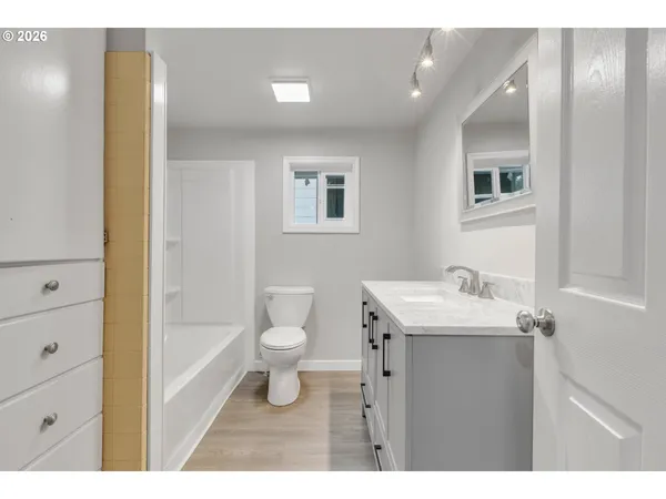 $349,900 | 148 Southeast Houck Avenue, Roseburg, OR 97470