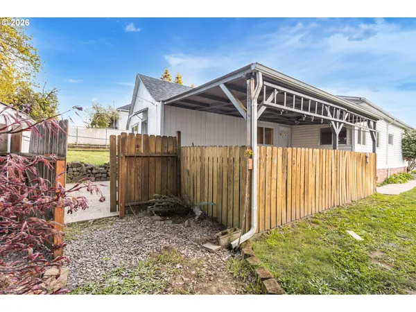 $349,900 | 148 Southeast Houck Avenue, Roseburg, OR 97470