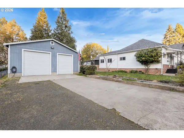 a view of a house with a yard and garage