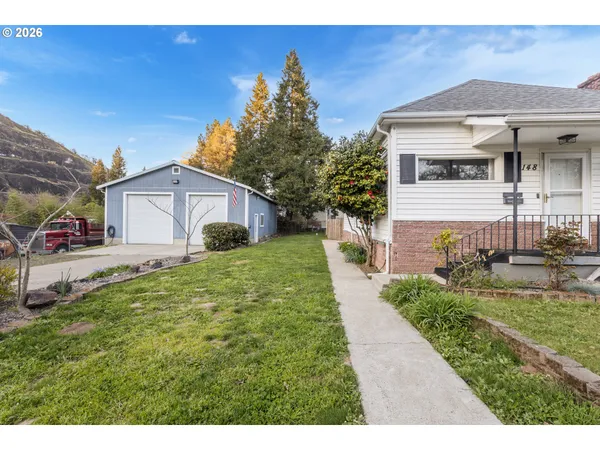 $349,900 | 148 Southeast Houck Avenue, Roseburg, OR 97470