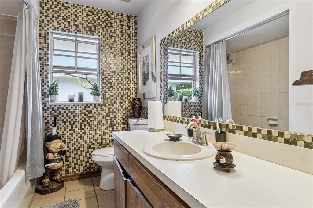 611 North Forsyth Road Orlando, FL 32807 - Photo 14 of 36 a bathroom with a sink and a mirror