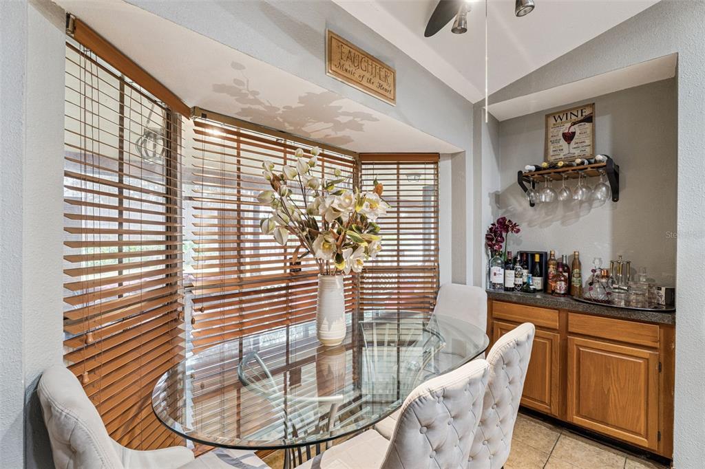 611 North Forsyth Road Orlando, FL 32807 - Photo 26 of 36 a dining room with wooden floor and furniture