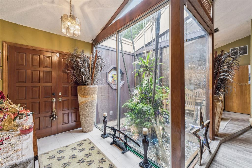 611 North Forsyth Road Orlando, FL 32807 - Photo 4 of 36