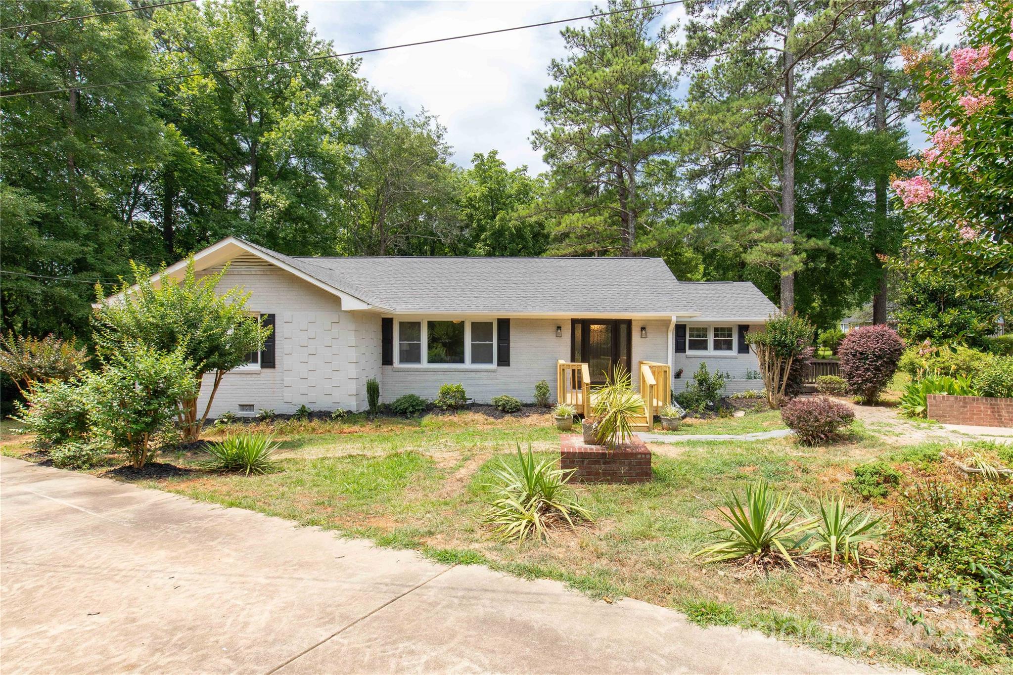 a view of a house with swimming pool and sitting area