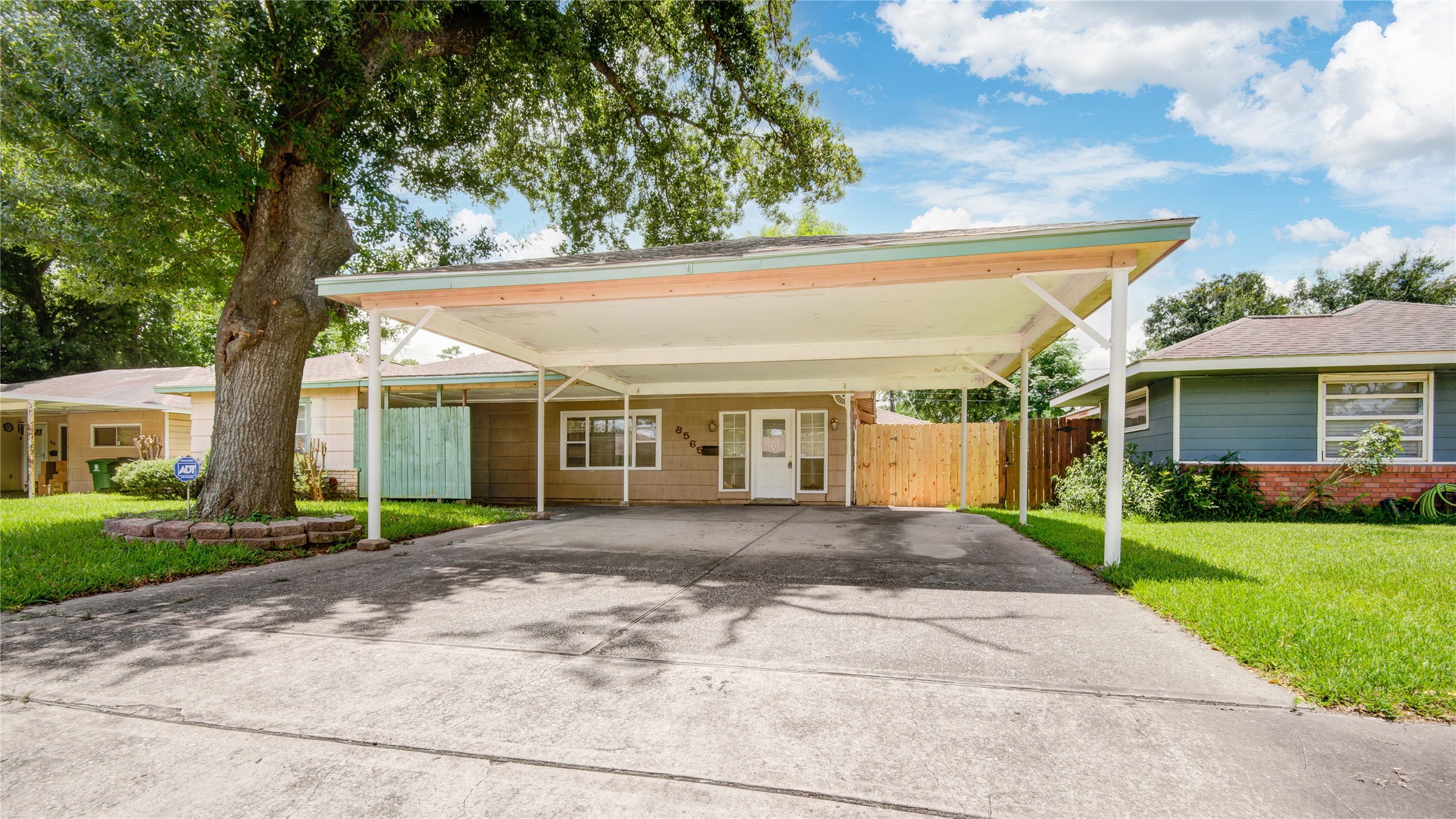 8565 Ridgepoint Drive Houston, TX 77055 - Photo 4 of 43