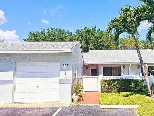$295,000 | 2640 Gately Drive West, Unit 202, West Palm Beach, FL 33415