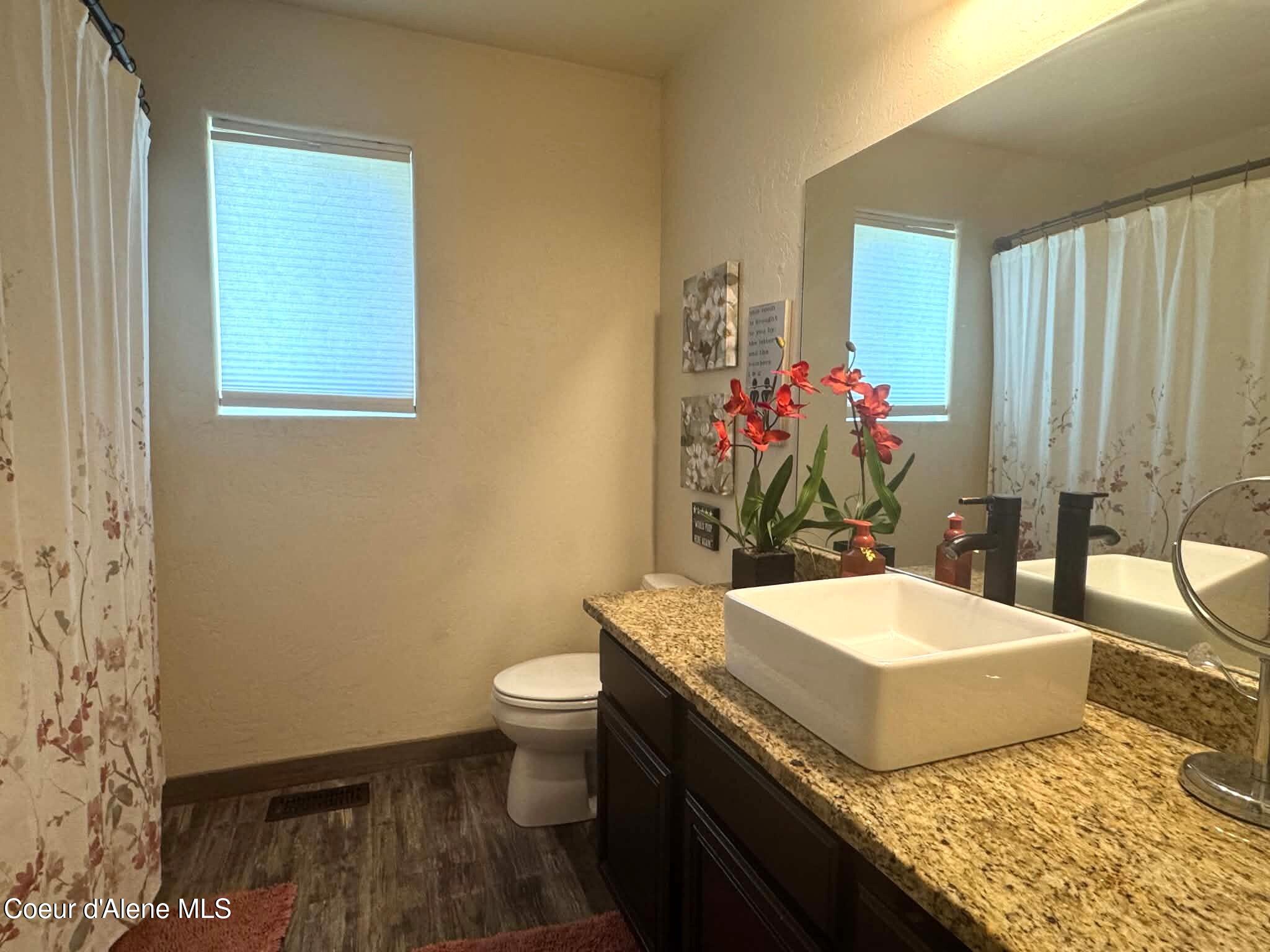 6637 East Little Joe Road Coeur D'Alene, ID 83814 - Photo 24 of 44 Bathroom
