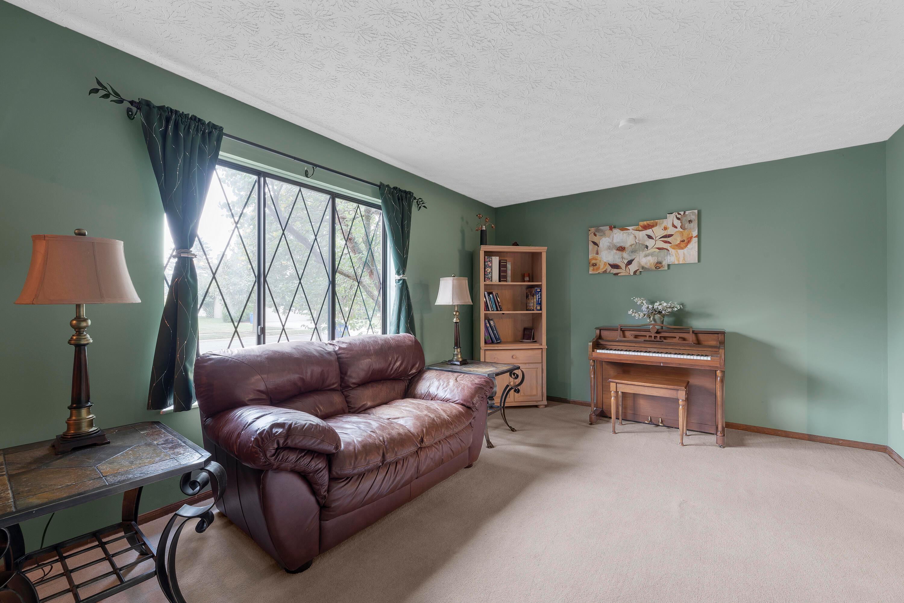 7719 Strathmoore Road Dublin, OH 43016 - Photo 4 of 41 MAR_8502