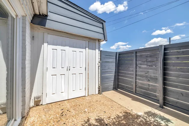 a view of empty room with window and ceiling fan