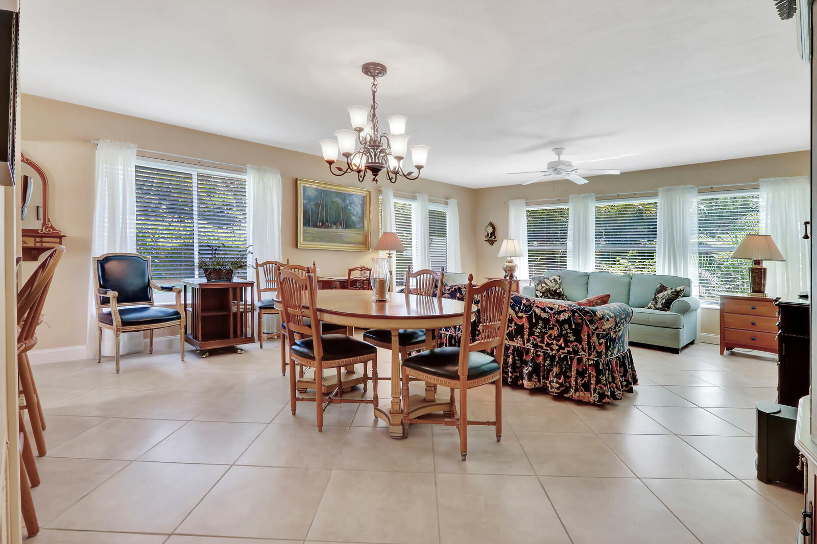 390 North Juno Lane Juno Beach, FL 33408 - Photo 18 of 33 a view of a livingroom and dining room