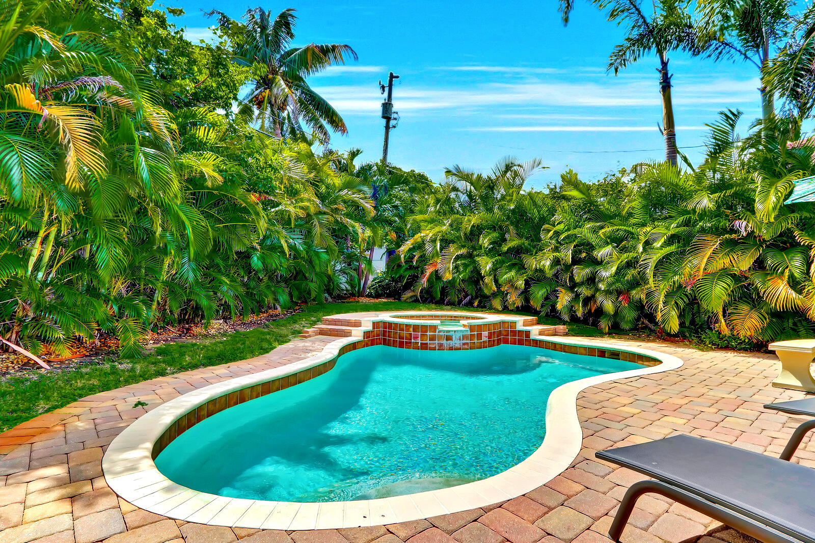 390 North Juno Lane Juno Beach, FL 33408 - Photo 6 of 33 a view of a swimming pool with a garden