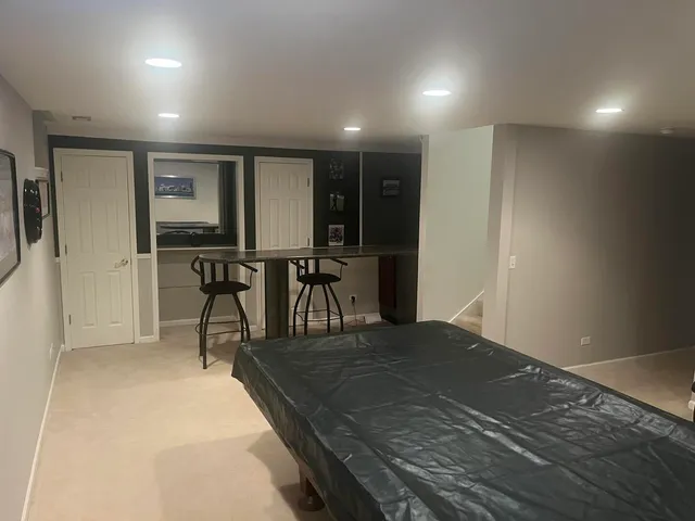 a view of a livingroom with furniture