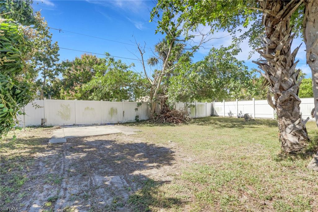 5326 Dixie Drive Naples, FL 34113 - Photo 22 of 25 a backyard of a house