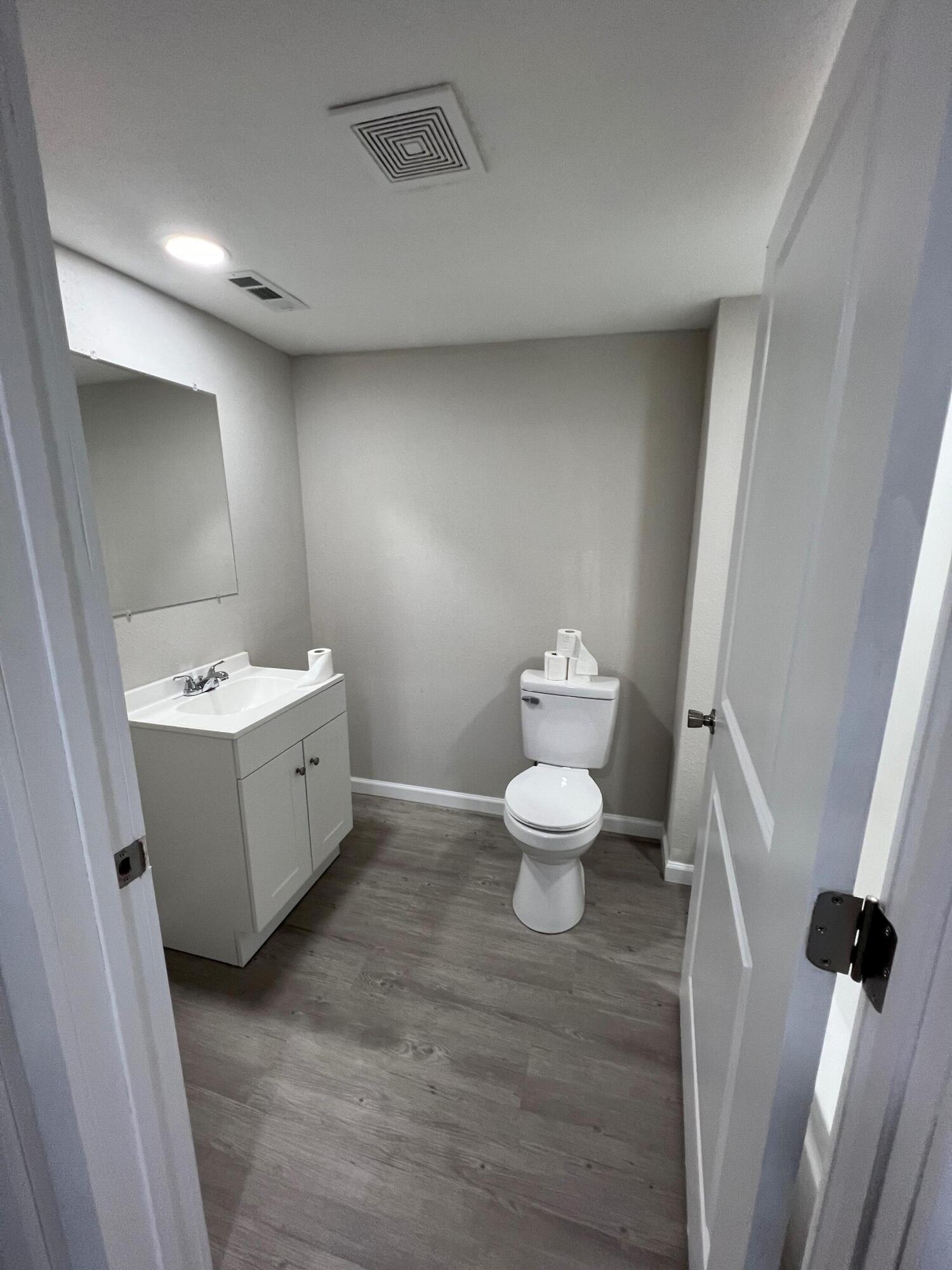 208 Daugherty Street LaFayette, GA 30728 - Photo 12 of 17 Guest bathroom