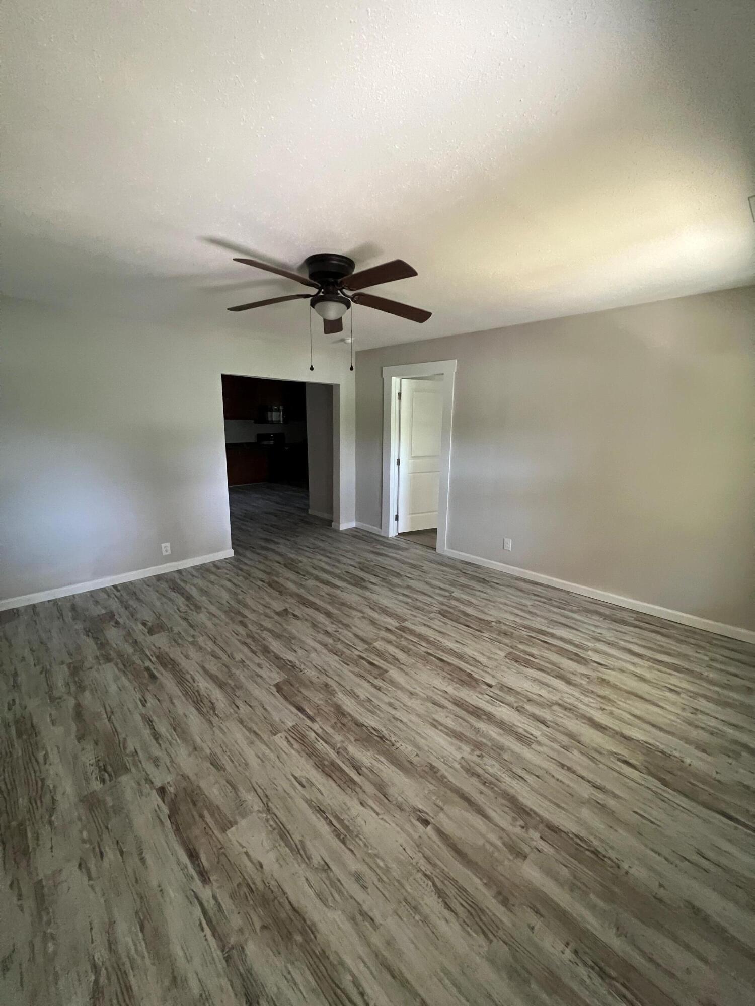 208 Daugherty Street LaFayette, GA 30728 - Photo 4 of 17 Living Room