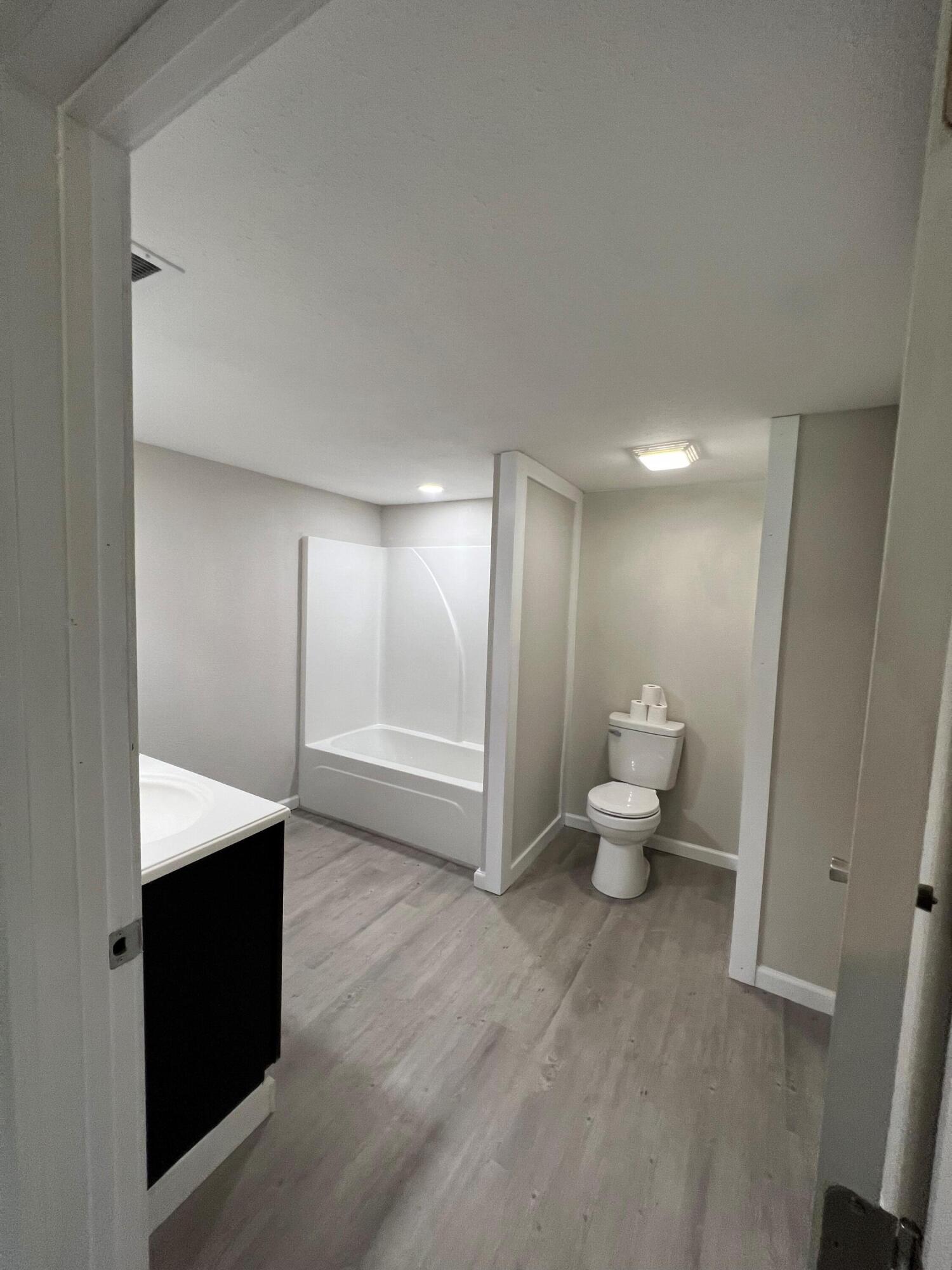 208 Daugherty Street LaFayette, GA 30728 - Photo 8 of 17 Master bathroom