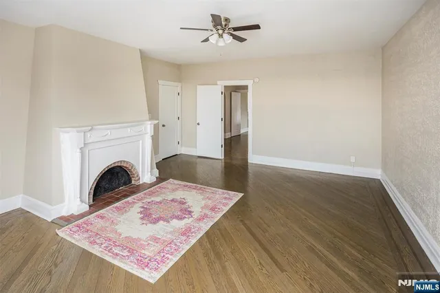 $3,295 | 204 Church Street, Boonton, NJ 07005