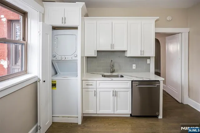 $3,295 | 204 Church Street, Boonton, NJ 07005