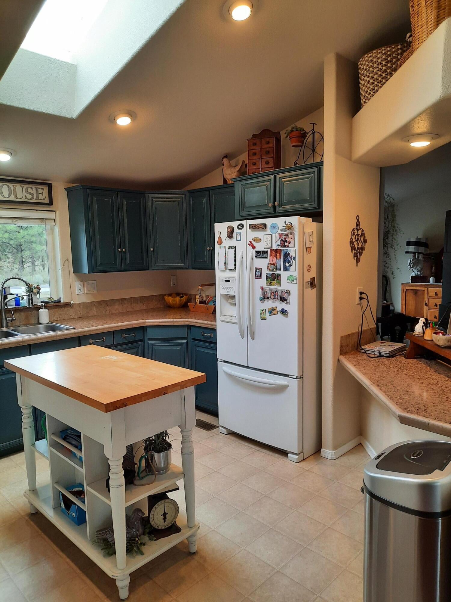 37626 Deerfield Road Chiloquin, OR 97624 - Photo 11 of 42 kitchen
