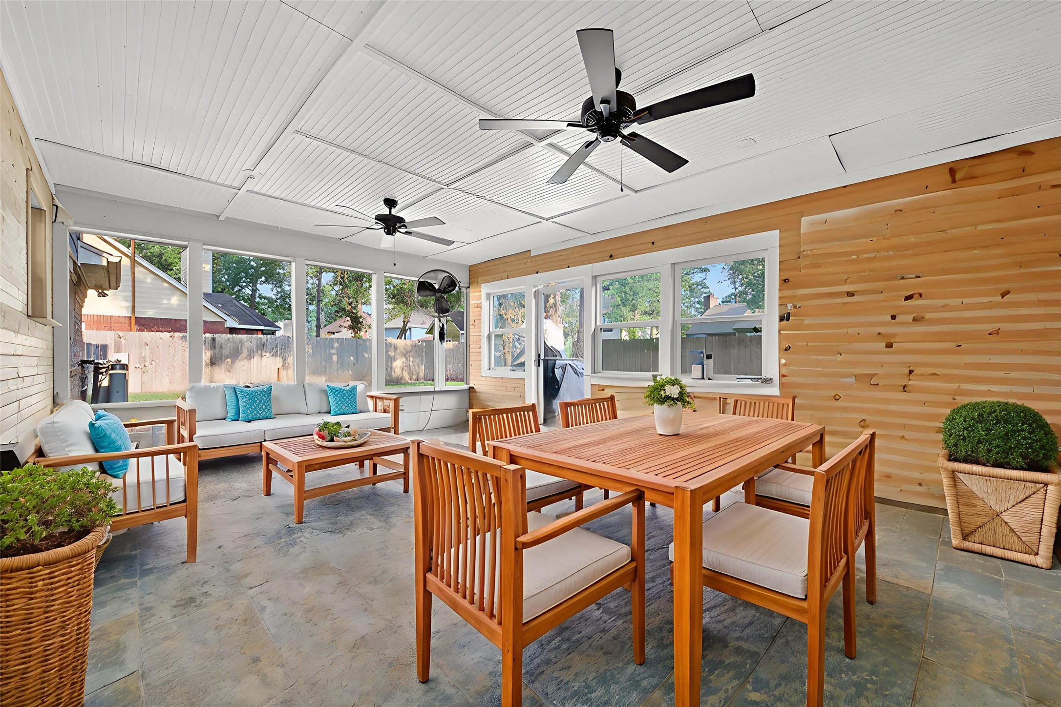 202 Laura Lane Conroe, TX 77385 - Photo 30 of 31 a dining room with furniture a chandelier and a rug